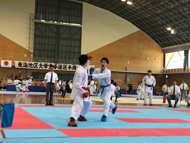 東海地区大楽空手道選手権大会に勉強に行きました。