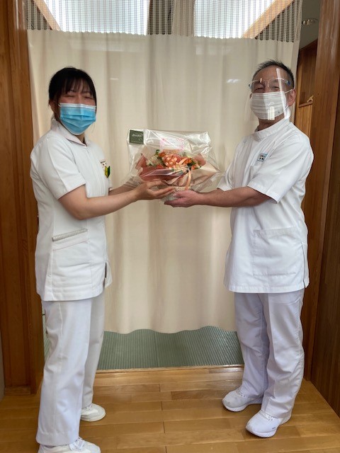 当院では お誕生日 にお花をプレゼントしております。
