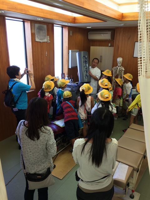 １０月２０日　古瀬間小学校二年生　街角探検隊　来院