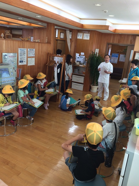 １０月２０日　古瀬間小学校二年生　街角探検隊　来院