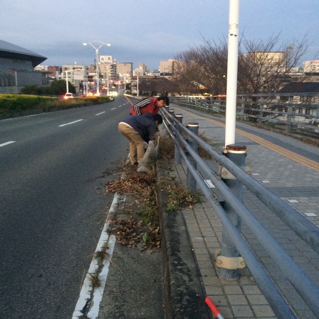 １２月４日　久澄橋　 早朝清掃 