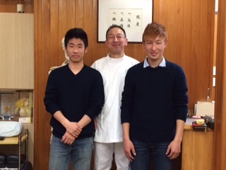 柴田君加納君が就職の報告に来院