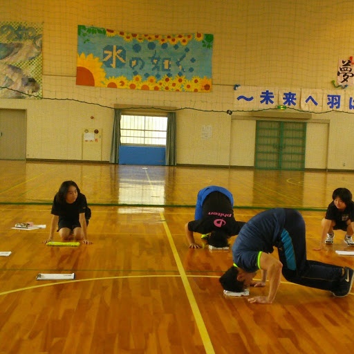 １０月２２日　中学生女子 バレーボール 部のエクササイズ指導を行いました。
